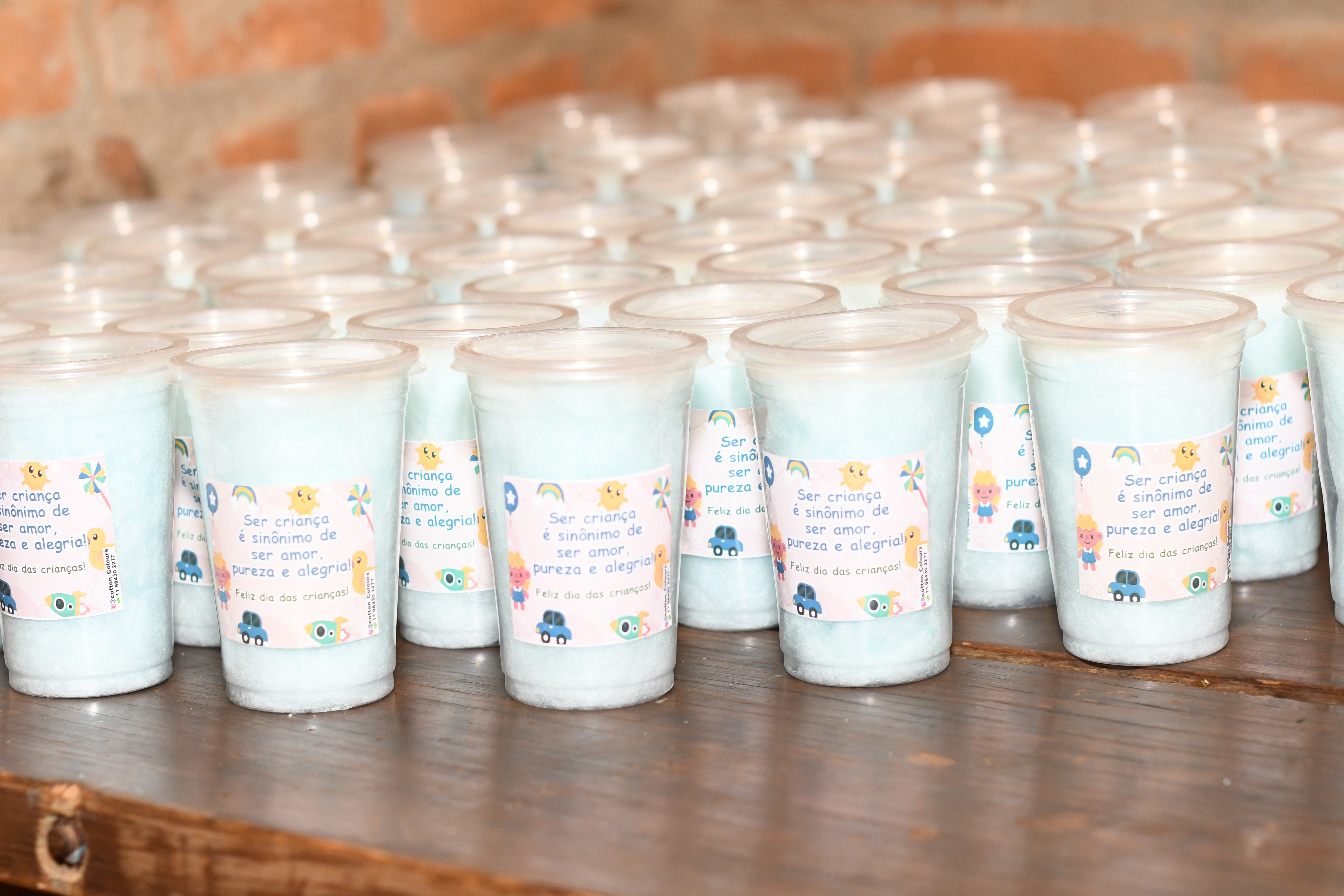 Máquina de algodão doce para alegrar as crianças